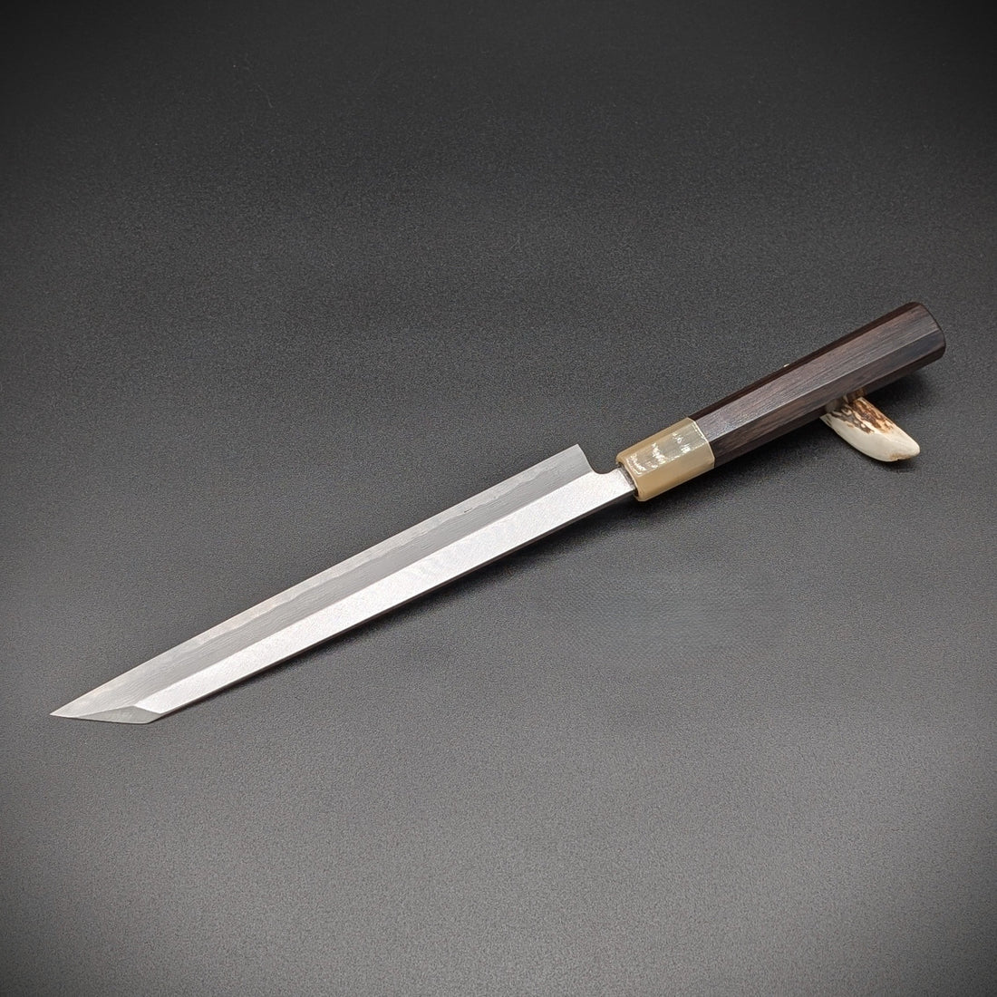 【Knife①】Which is better? Stainless steel vs. carbon steel